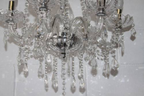 A superb and expensive crystal chandelier with curved glass arms and 6x light fittings = wow!!!