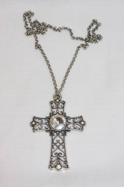 **RS17** An exquisite LARGE ladies "Cross" pendant w/ a huge centre stone & 60cm long chain