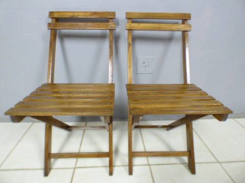 A top quality two seater wooden, all weather fold away outdoor patio/picnic set. Superb quality!!!