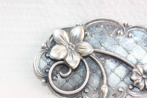 Rare original vintage sterling silver Candida ladies brooch w/ exquisitely crafted floral detailing