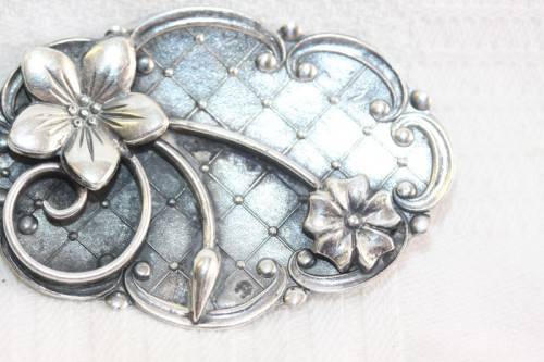 Rare original vintage sterling silver Candida ladies brooch w/ exquisitely crafted floral detailing