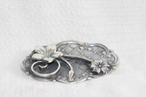 Rare original vintage sterling silver Candida ladies brooch w/ exquisitely crafted floral detailing
