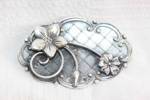 Rare original vintage sterling silver Candida ladies brooch w/ exquisitely crafted floral detailing