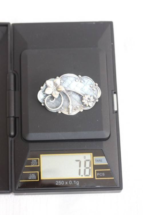 Rare original vintage sterling silver Candida ladies brooch w/ exquisitely crafted floral detailing