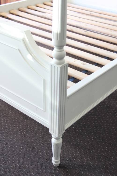 A magnificent Olympic Queen-sized (four poster) white bed in stunning condition