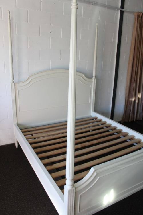 A magnificent Olympic Queen-sized (four poster) white bed in stunning condition