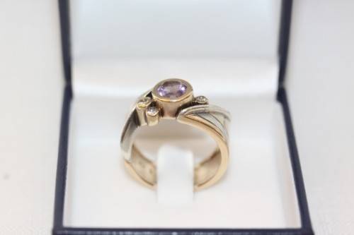 A beautiful 14ct yellow gold and sterling silver ladies ring w/ diamonds and a large Amethyst stone