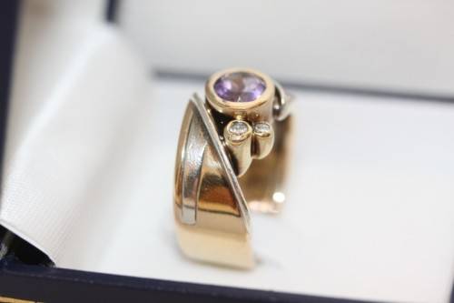 A beautiful 14ct yellow gold and sterling silver ladies ring w/ diamonds and a large Amethyst stone