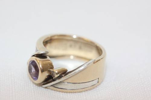 A beautiful 14ct yellow gold and sterling silver ladies ring w/ diamonds and a large Amethyst stone