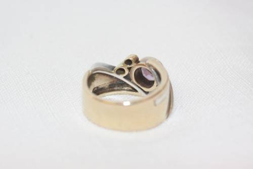 A beautiful 14ct yellow gold and sterling silver ladies ring w/ diamonds and a large Amethyst stone