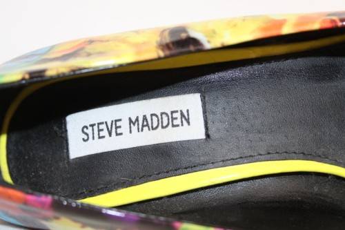 A stylish and funky pair of original Steve Madden "DeJeVu" ladies stiletto platform pumps