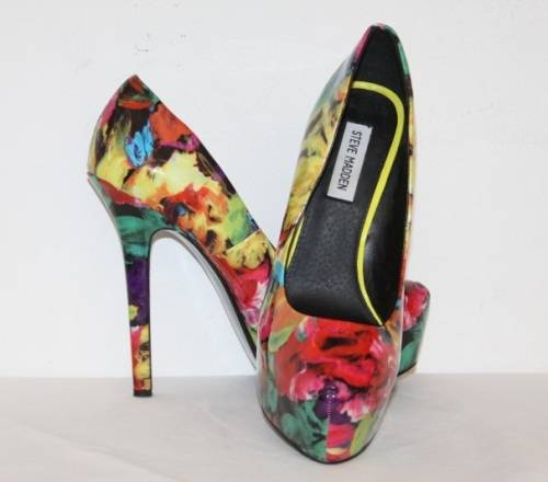 A stylish and funky pair of original Steve Madden "DeJeVu" ladies stiletto platform pumps
