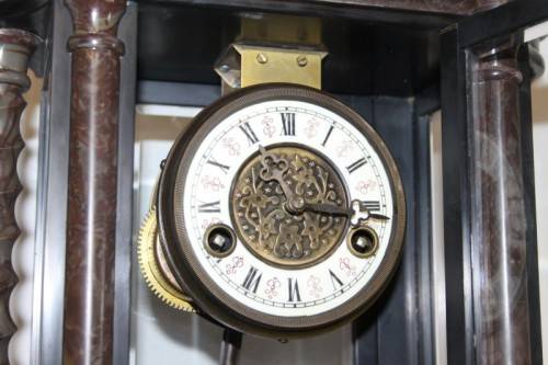 **RS17** A larger red marble & glass double-door pendulum mantle clock w/ a porcelain dial .