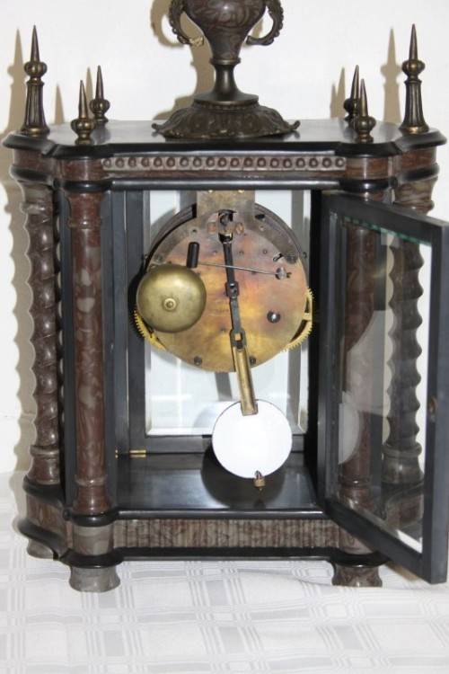 **RS17** A larger red marble & glass double-door pendulum mantle clock w/ a porcelain dial .