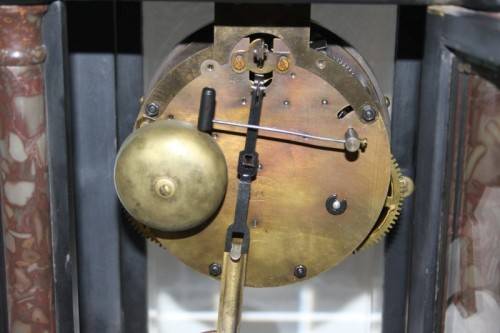 **RS17** A larger red marble & glass double-door pendulum mantle clock w/ a porcelain dial .