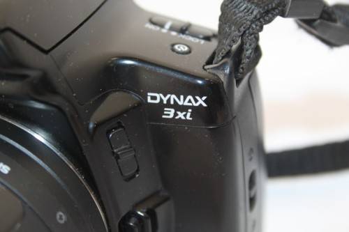A Minolta Dynax 3xi 35mm film camera with a AF 35-80mm lens in a bag - RS17Sale