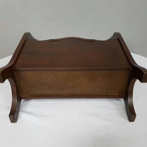 A gorgeous (Large) vintage solidly made magazine stand/ rack with a carry handle in lovely condition