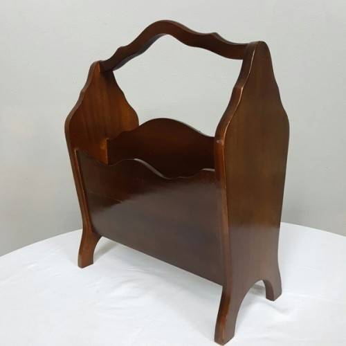 A gorgeous (Large) vintage solidly made magazine stand/ rack with a carry handle in lovely condition