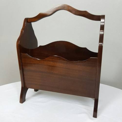 A gorgeous (Large) vintage solidly made magazine stand/ rack with a carry handle in lovely condition