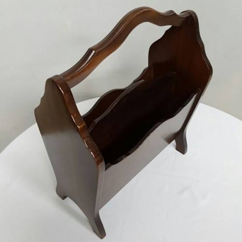 A gorgeous (Large) vintage solidly made magazine stand/ rack with a carry handle in lovely condition