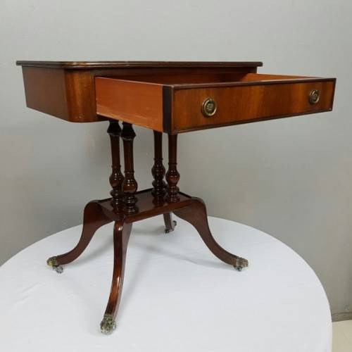 A spectacular vintage "Duncan Phyfe" inspired mahogany console/ hallway table with a single drawer