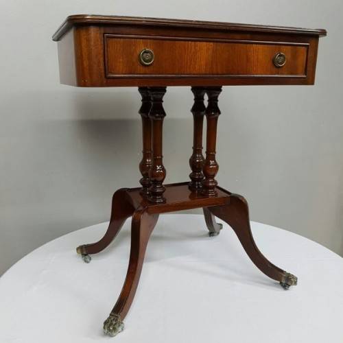 A spectacular vintage "Duncan Phyfe" inspired mahogany console/ hallway table with a single drawer