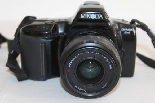 A Minolta Dynax 3xi 35mm film camera with a AF 35-80mm lens in a bag - RS17Sale