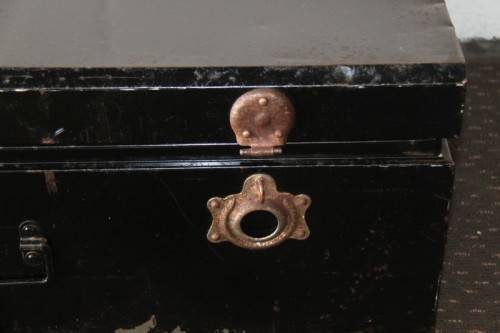 Awesome large vintage c1970's metal travel/ storage trunk; loads of space for storage - RS17Sale