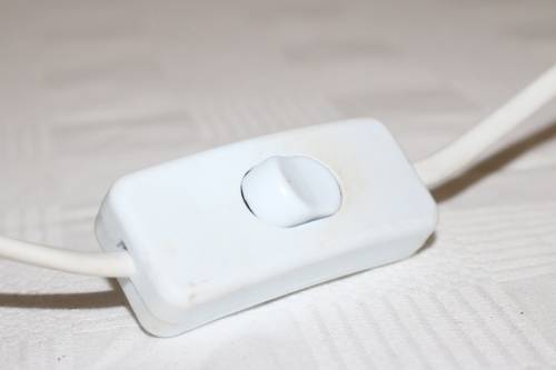 **RS17** A very pretty purple/ lilac porcelain table/ bedside lamp in complete working condition