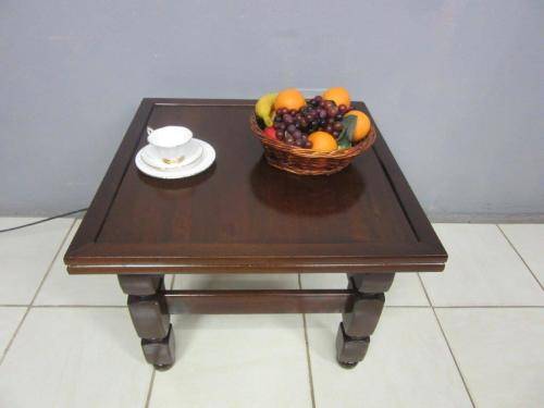 A beautiful well-made vintage/ retro wooden coffee/ occasional table - looks stunning! - RS17Sale