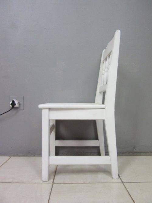 A solid wooden white dining in good condition - perfect for a beach house!