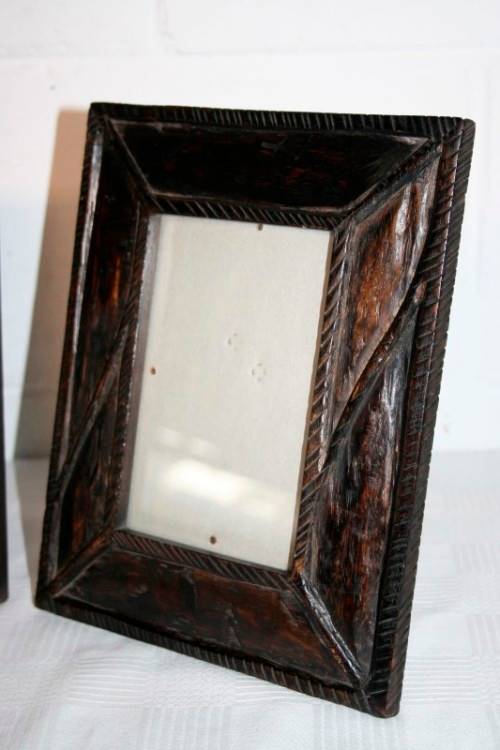 Beautiful set of 3x assorted free-standing photo/ picture frames in wonderful condition - RS17Sale