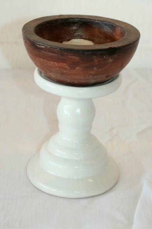 A wonderful white ceramic candle stand for a larger broader candle in awesome condition - RS17Sale