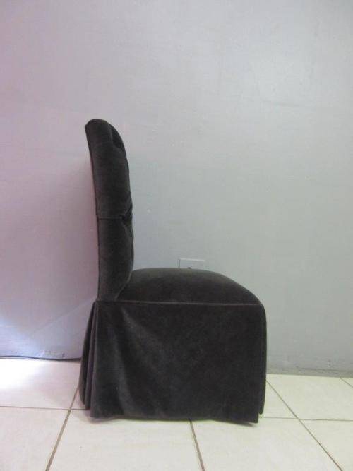 **RS17** A marvellous skirted Parson's chair w/ a button back and beautiful upholstery