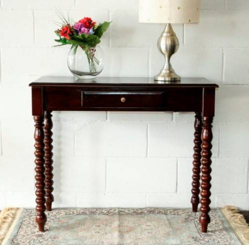 A beautiful and stylish single-drawer console/ hall table with gorgeous turned "bobbin" legs