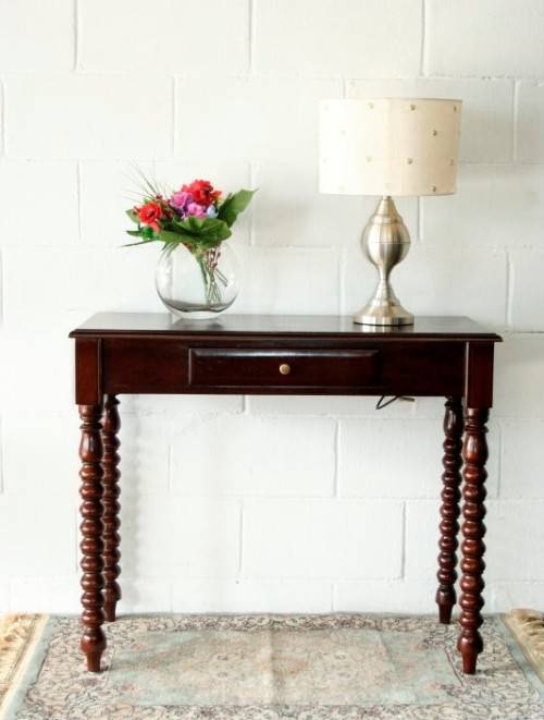 A beautiful and stylish single-drawer console/ hall table with gorgeous turned "bobbin" legs