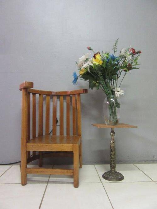A wonderful solid oak round "barrel back" corner chair in good condition - lovely!