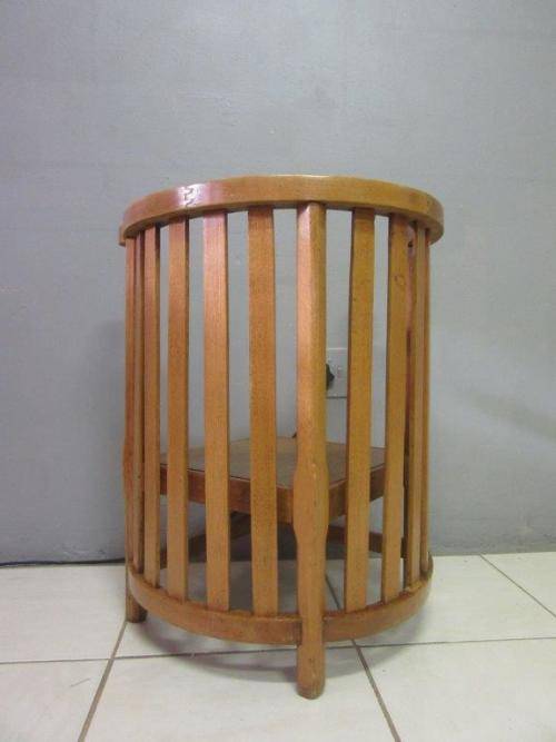 A wonderful solid oak round "barrel back" corner chair in good condition - lovely!