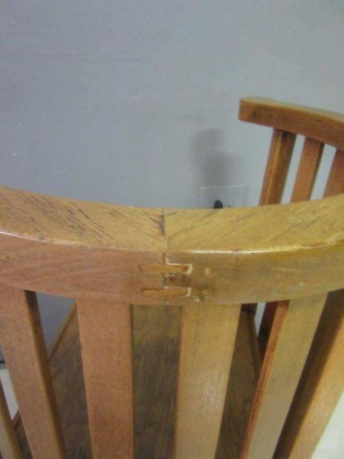 A wonderful solid oak round "barrel back" corner chair in good condition - lovely!