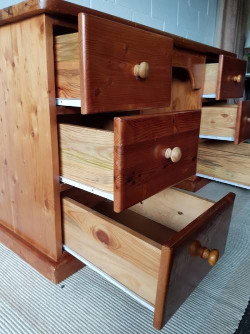 An amazing solid Oregon sturdy office/ study desk with ample drawers in good condition