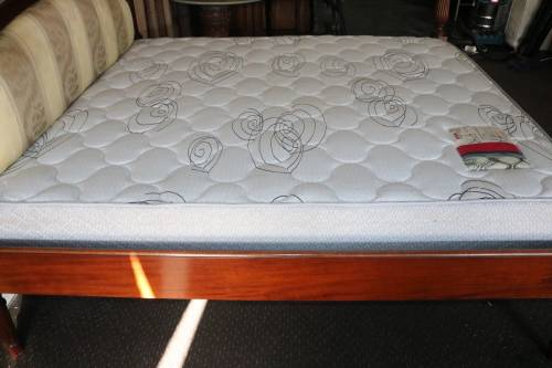 A luxurious solid Teak four-poster KING SIZE canopy bed w/ mattress in amazing condition!!RS17Bed