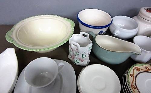 "Job Lot" An wonderful collection of mixed porcelain & ceramic ware Incl. Villeroy & Boch; RS17Sale