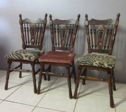 3x Wonderful dining/ occasional chairs w/ carved detailing in great condition - bid/chair - RS17Sale