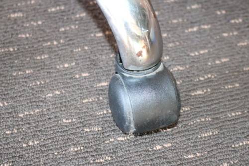 An amazing and sturdy swivel office chair with a metal frame in good condition - RS17Sale