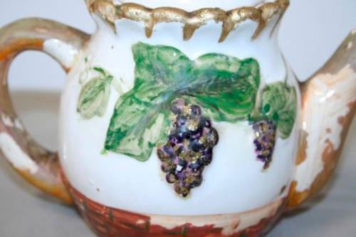 A wonderful vintage hand painted "grape" themed collectable teapot in good condition - RS17Sale