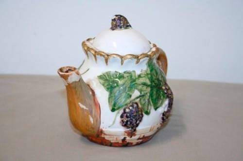 A wonderful vintage hand painted "grape" themed collectable teapot in good condition - RS17Sale