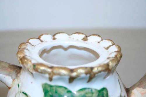 A wonderful vintage hand painted "grape" themed collectable teapot in good condition - RS17Sale