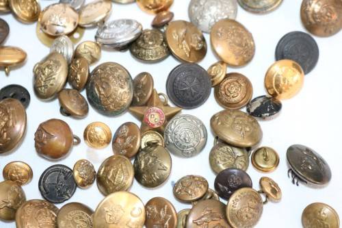 A massive JOB LOT of assorted tunic buttons of various sizes - over 200 buttons!! | RS17Sale