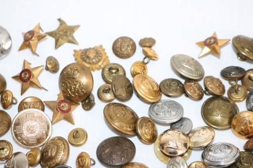 A massive JOB LOT of assorted tunic buttons of various sizes - over 200 buttons!! | RS17Sale
