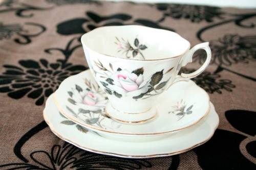 **RS17** An incredible vintage"Royal Albert fine bone china Queen's Messenger pattern trio bid/ trio